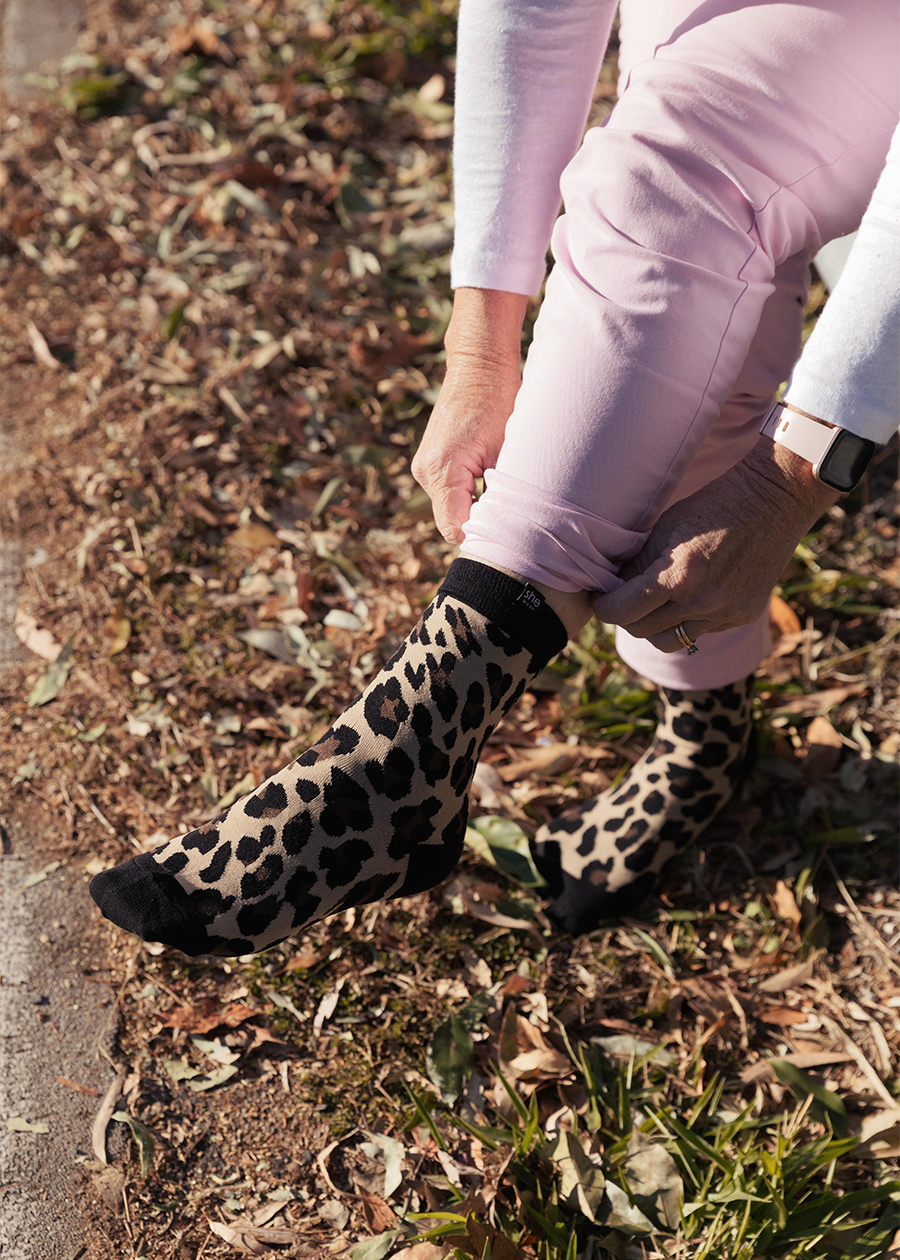 she-wear-leopard-print-everyday-womens-socks