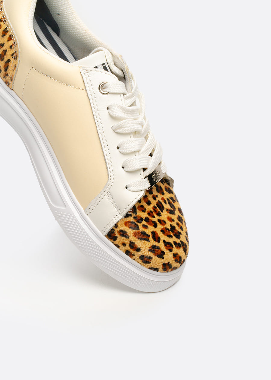Women's comfortable fashion sneaker with animal print