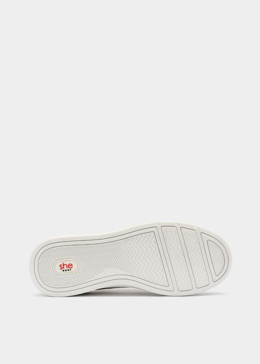 slip resistant sole on supports comfortable womens sneaker