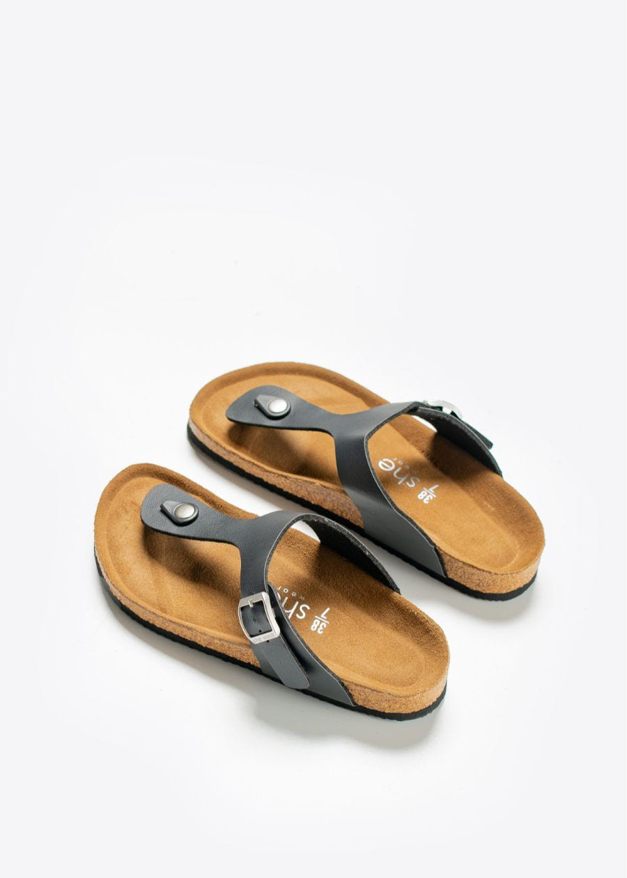 Top view women's Wander slides featuring black Y-shaped straps