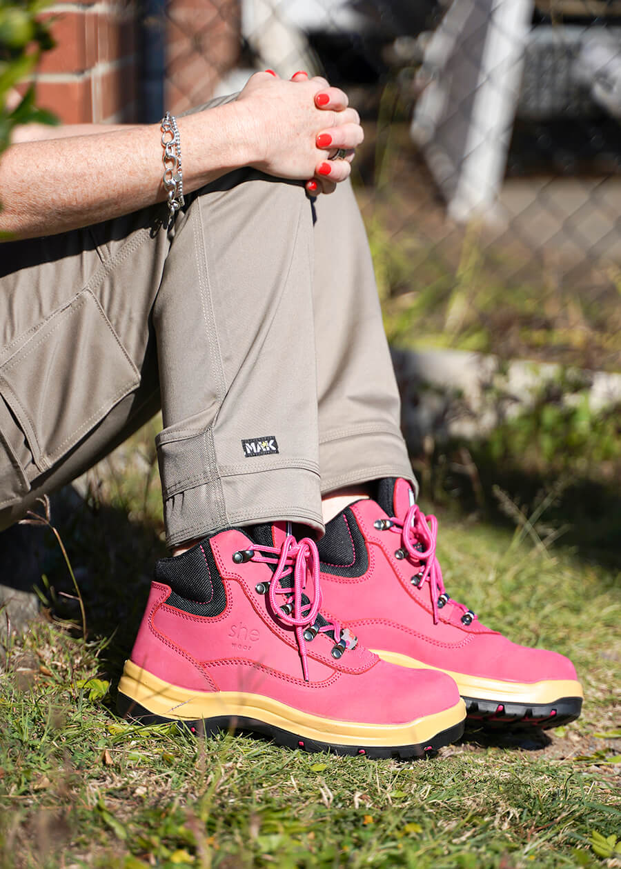 she wear lace up steel cap safety boot for women pink