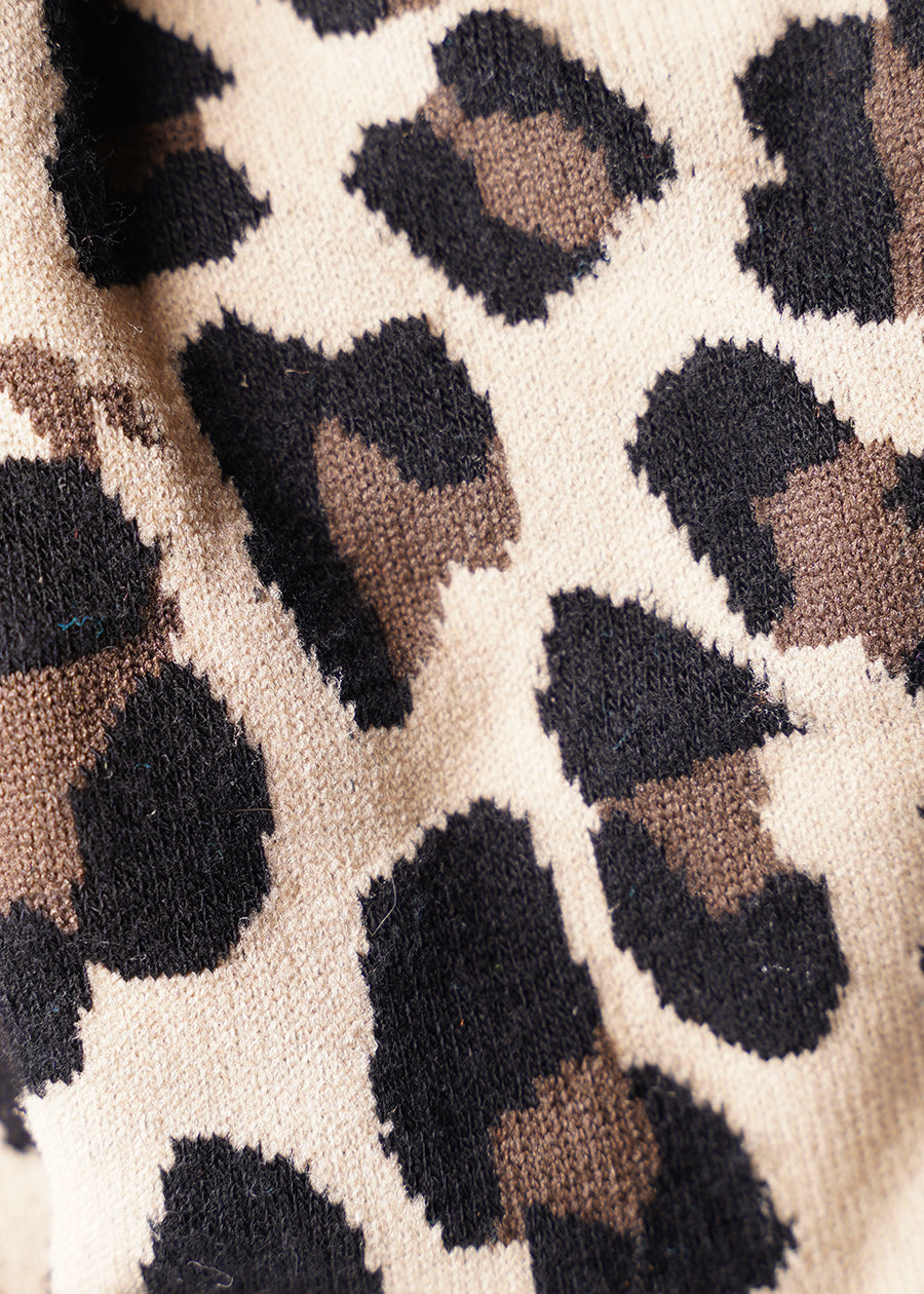 she-wear-leopard-print-everyday-womens-socks