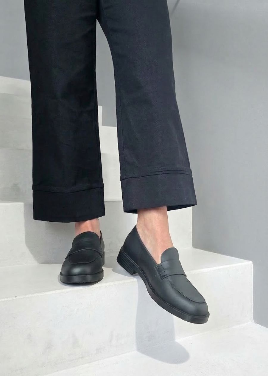 Assures: women's supportive wide fit work loafer