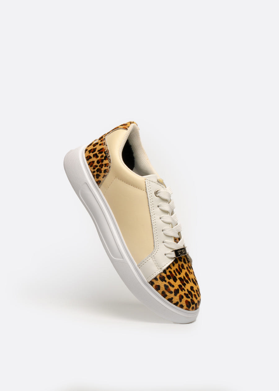 orthotic friendly women's fashion sneaker