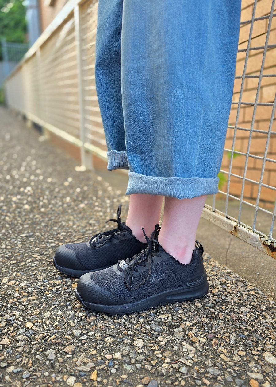 Thrives: women's safety shoe