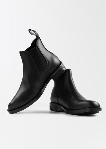 Discovers: women's chelsea boot – she wear