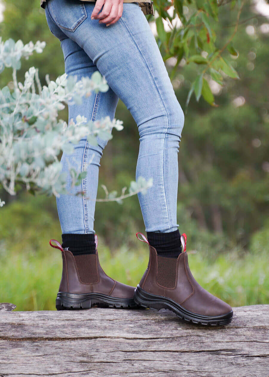 women's pull on chelsea boots she wear
