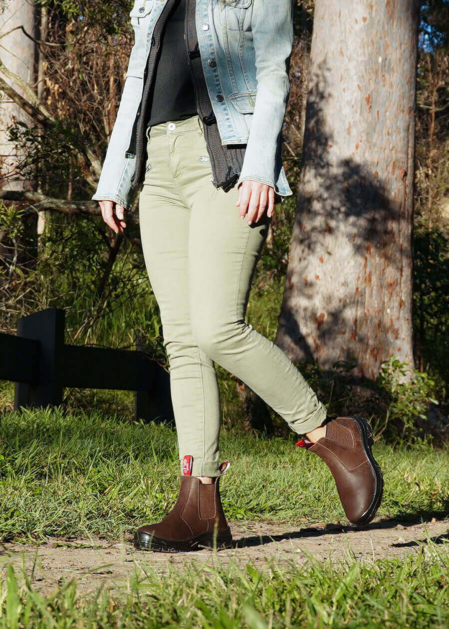 women's pull on chelsea boots she wear brown leather