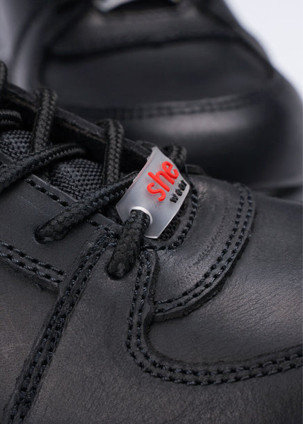 she wear women's safety toe sneaker