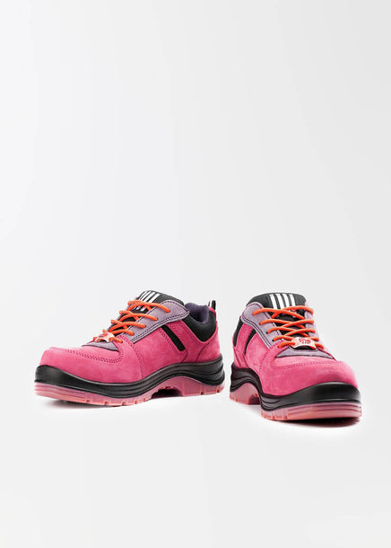 she wear women's safety sneaker