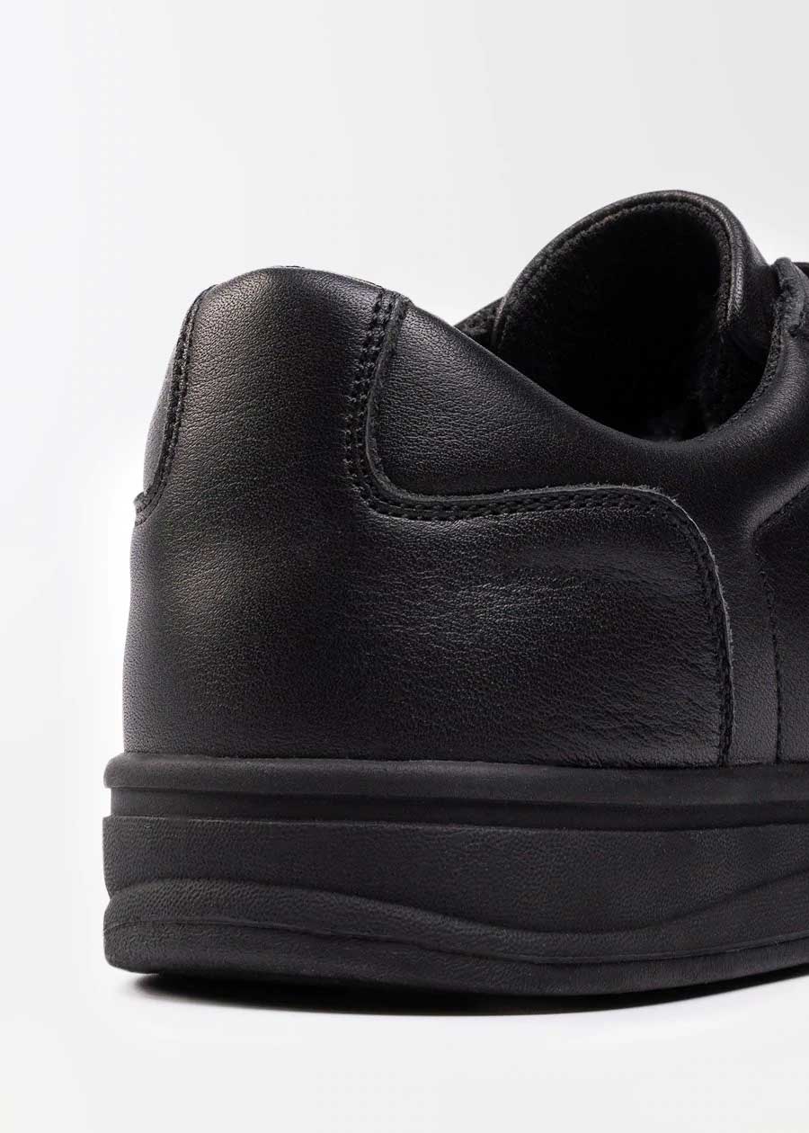 women's supportive sneakers she wear black leather