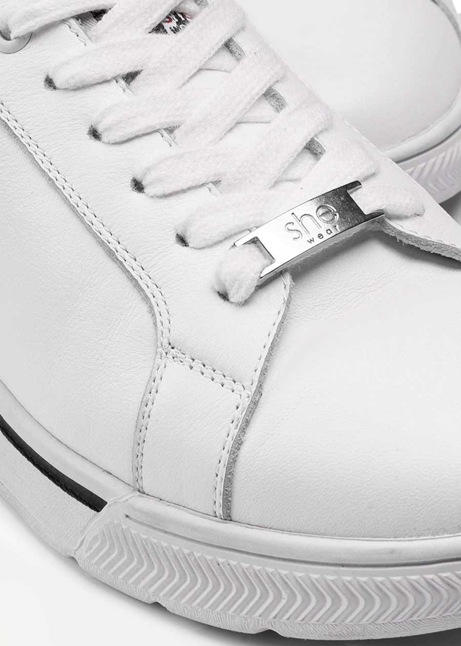 women's supportive sneakers she wear