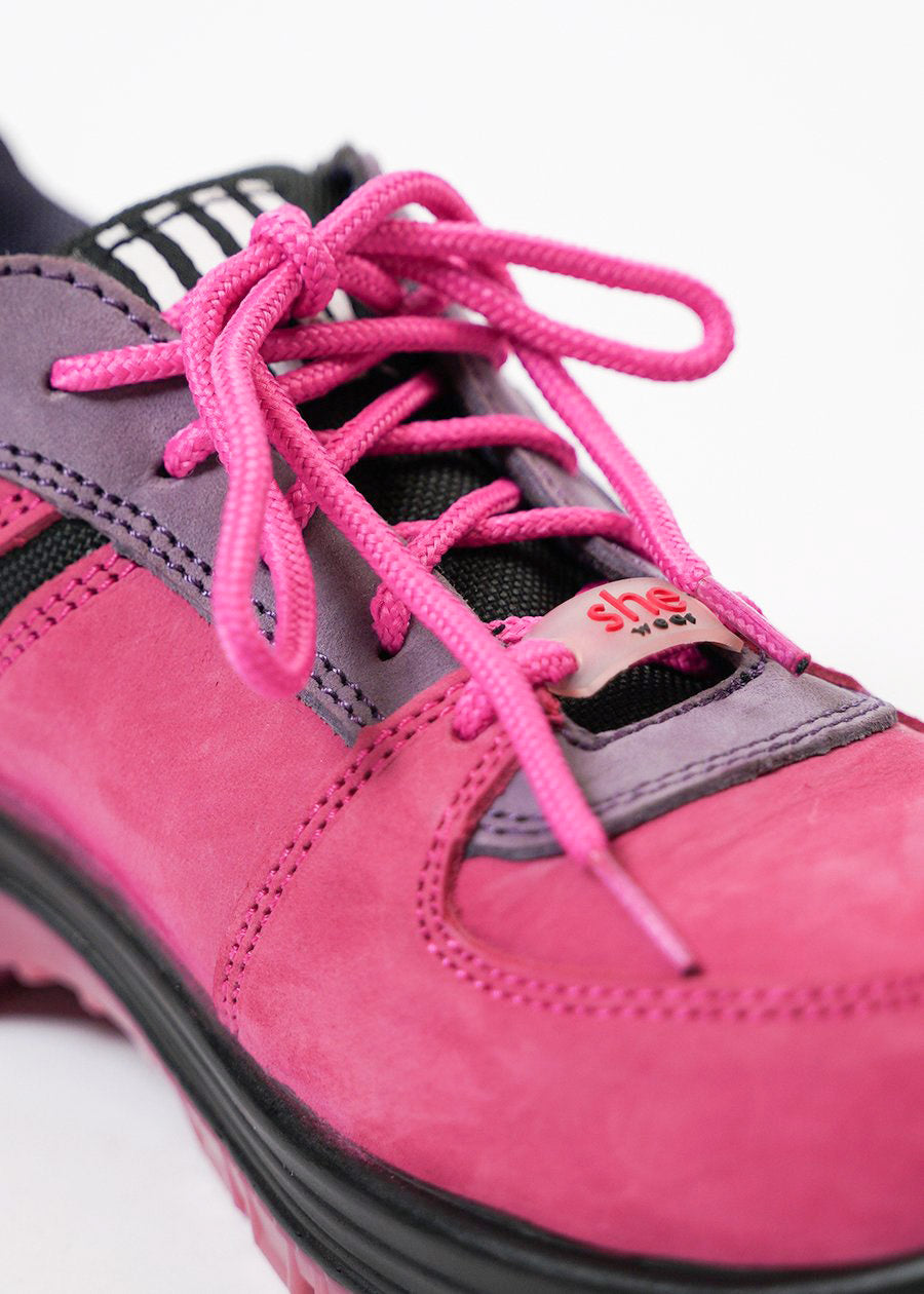 she wear pink sneaker laces on pink she moves