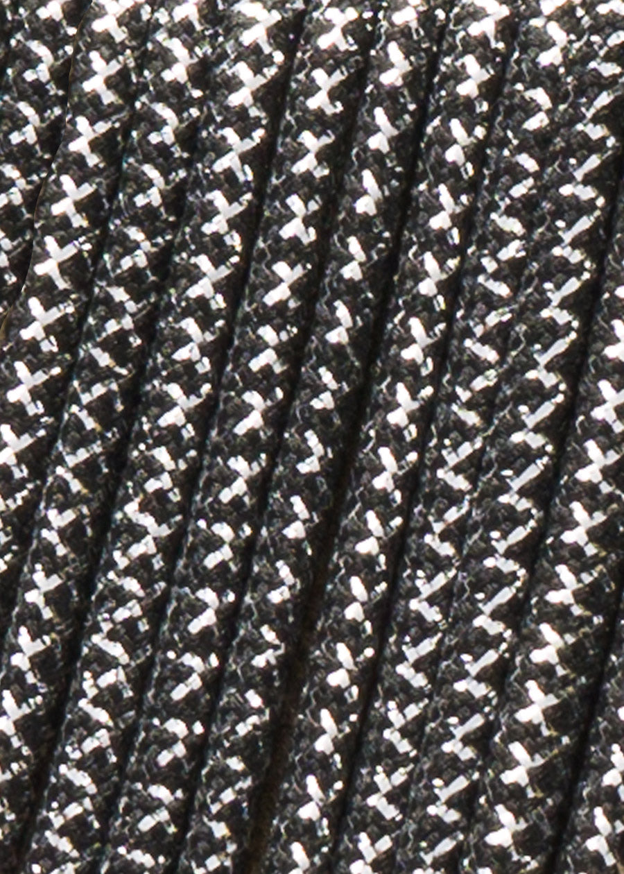 she wear black metallic shoelaces